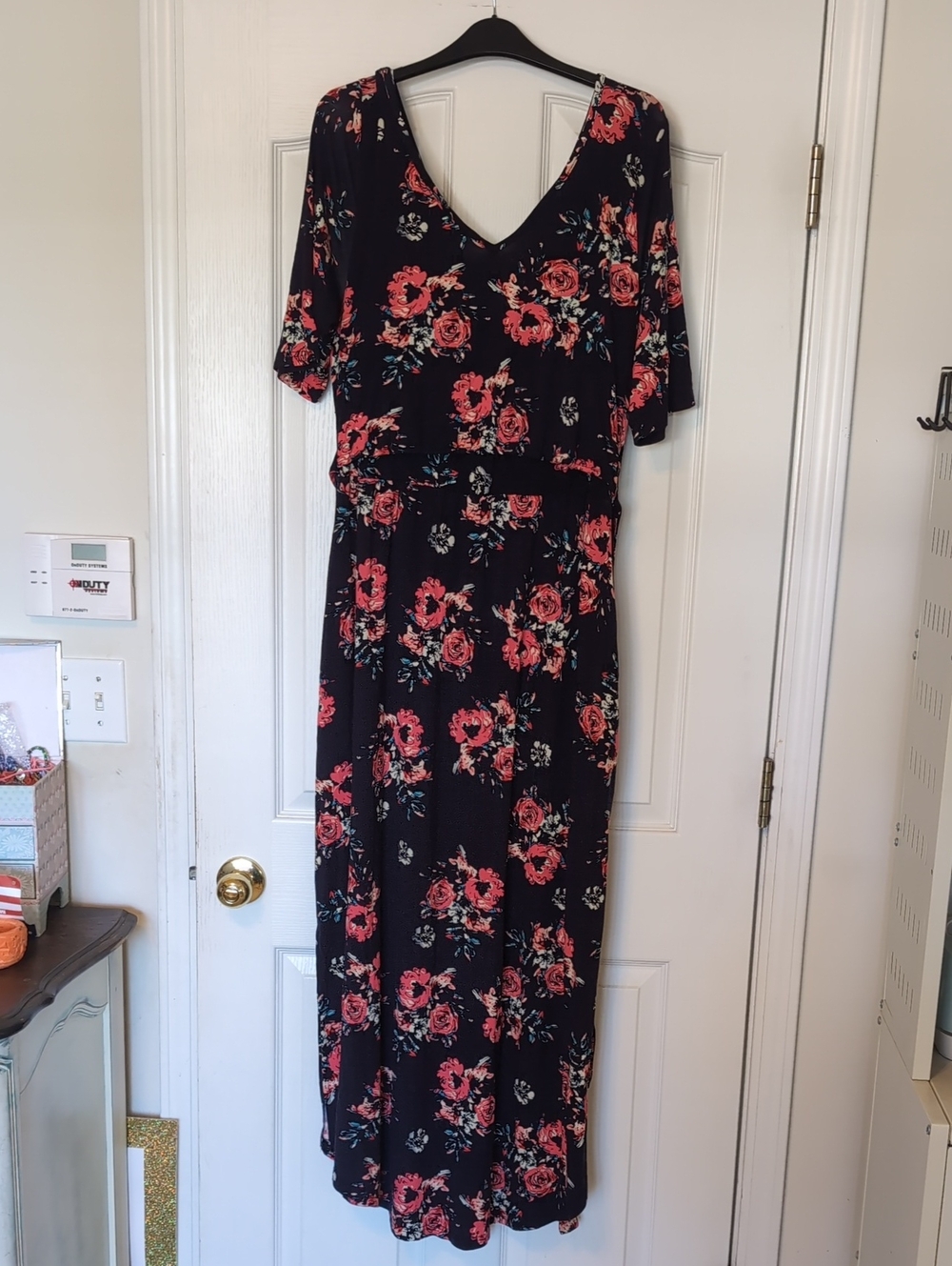 Latched Mama Nursing NWOT Floral V-Neck Maxi Dress in Na Y with Pink Roses